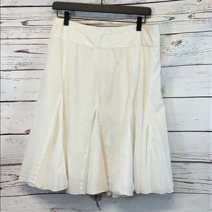 Bebe White Pleated Skirt Knee length Lined Medium